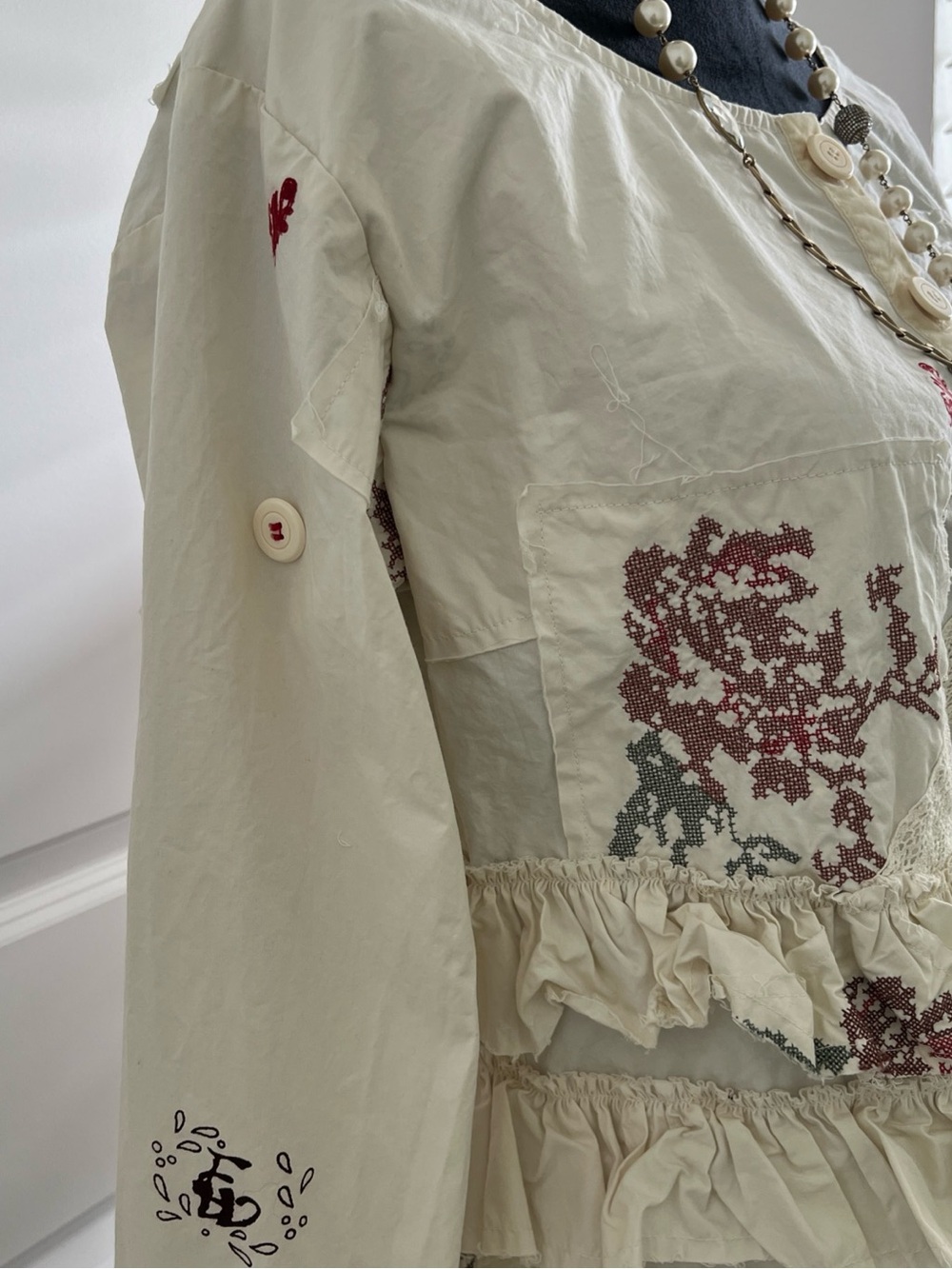 Women's Cream Ruffle Button-Front Blouse with Floral Print XL - Picture 5 of 10